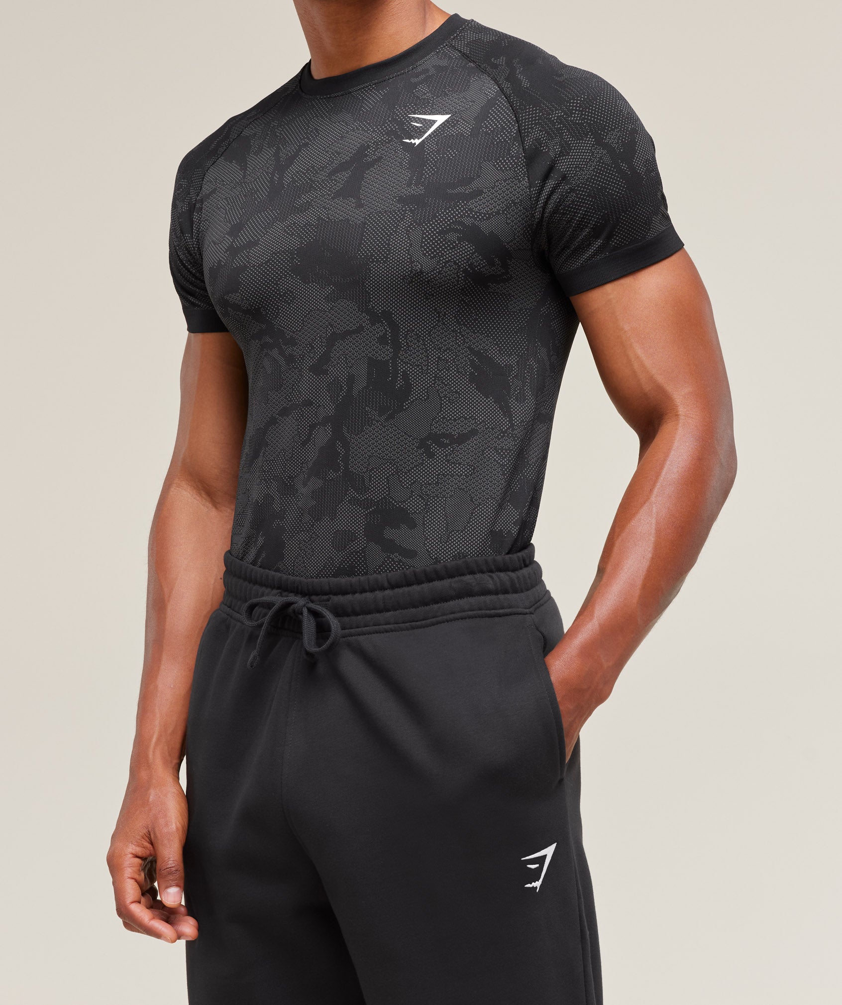 Gymshark Geo Seamless T-Shirt 'Black Charcoal Grey'